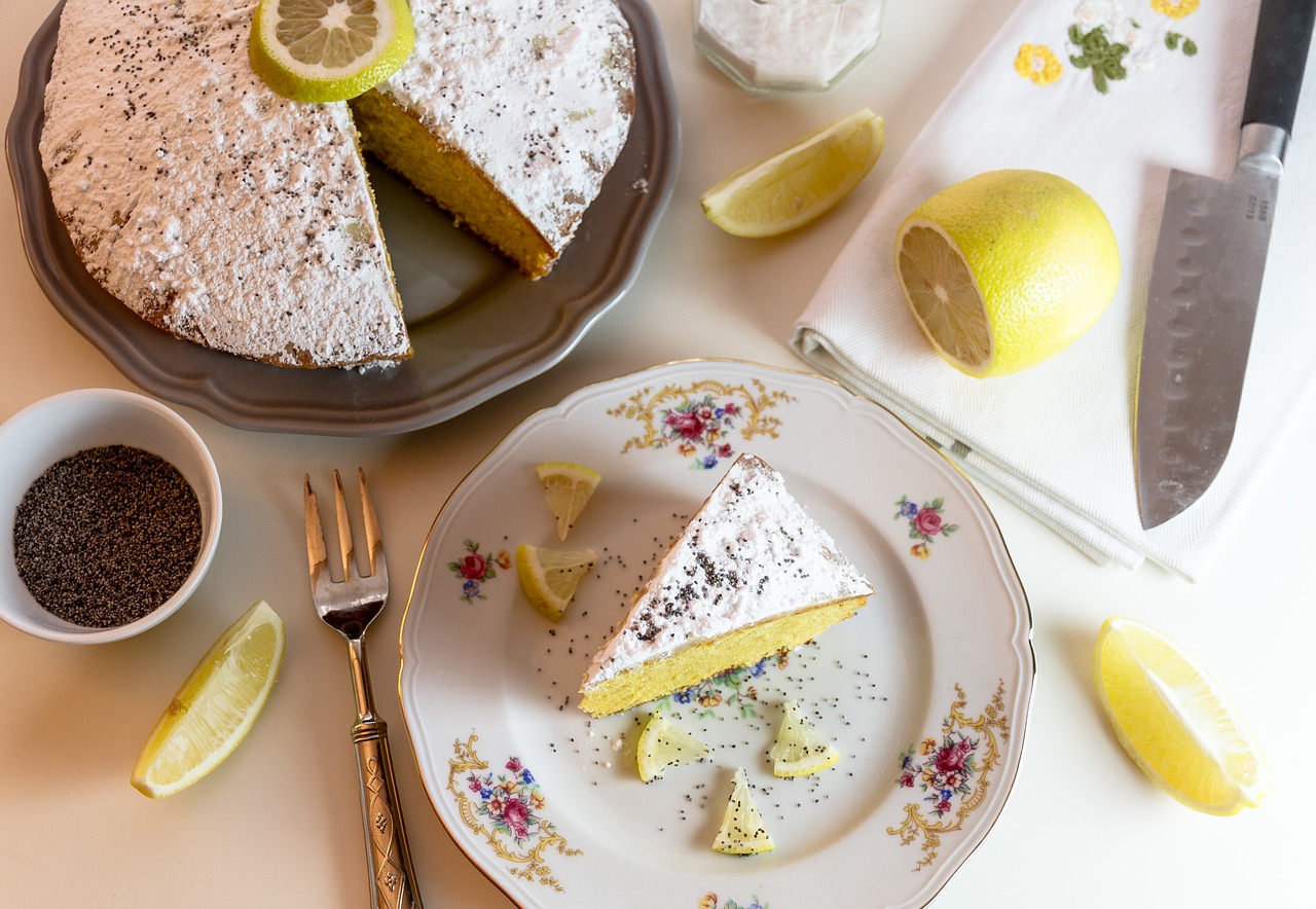 Ricetta della torta al limone cremosa senza farina