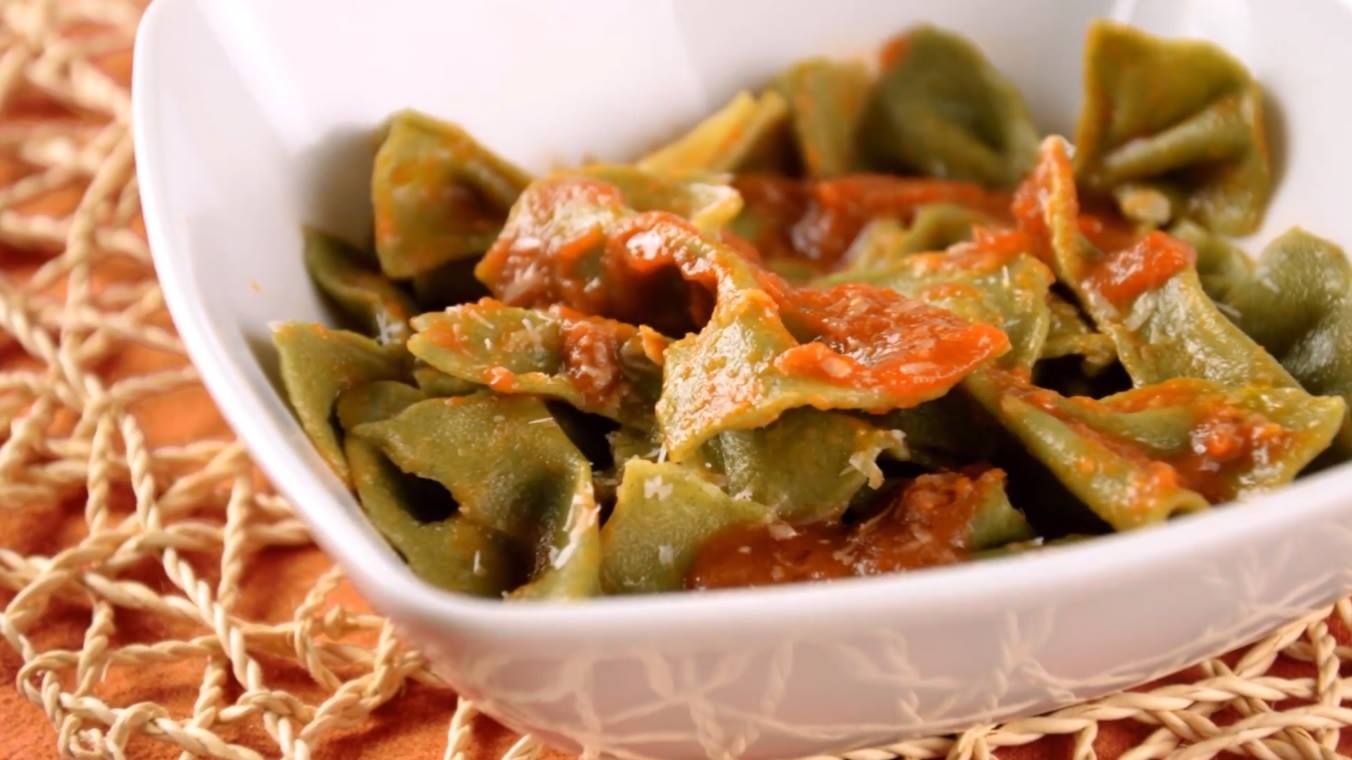 Ricetta delle farfalle verdi con farina di spinaci