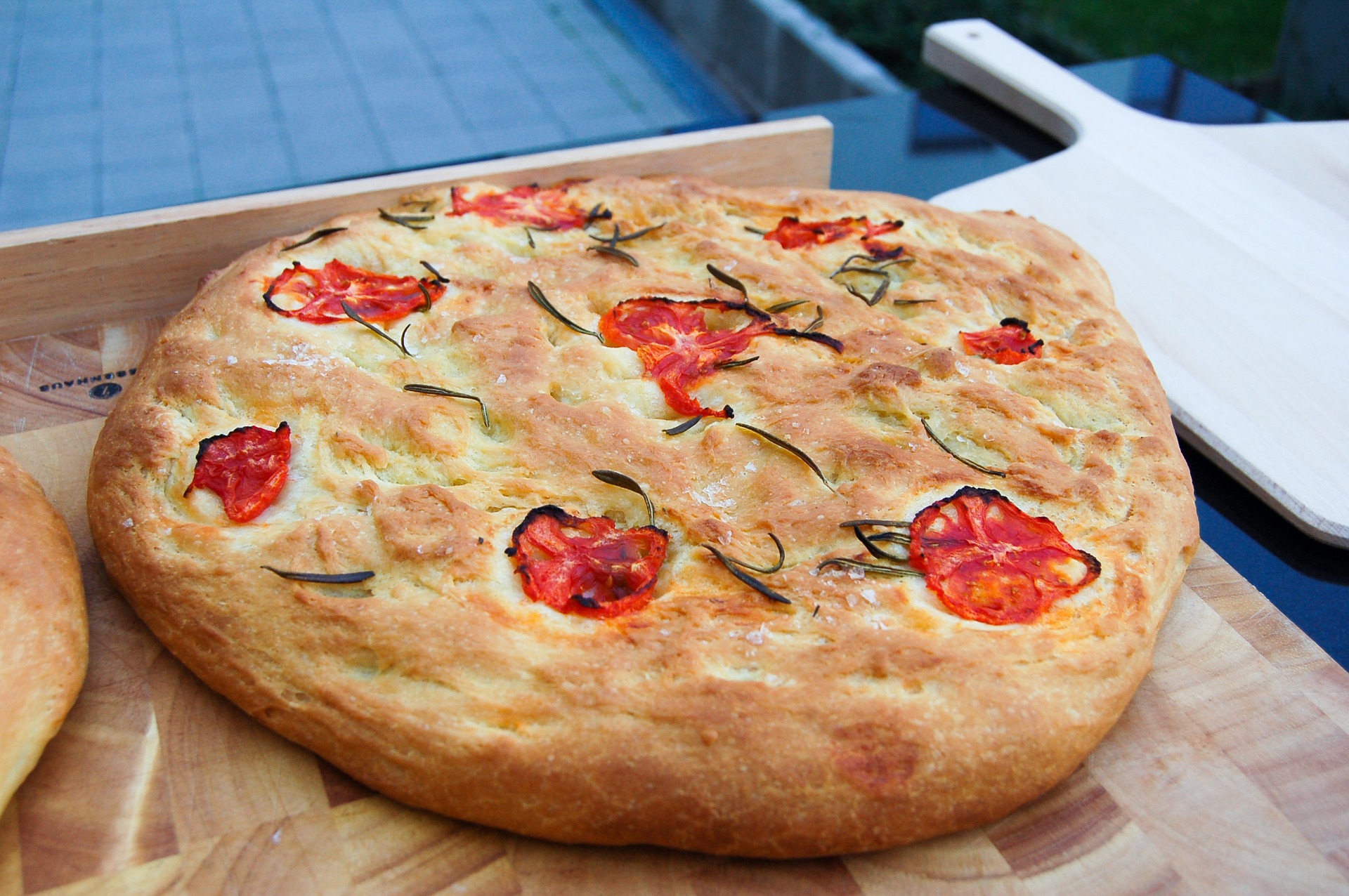 Ricetta della focaccia barese con farina di semola e patate