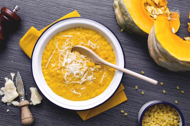 Minestrone con zucca al forno e zenzero